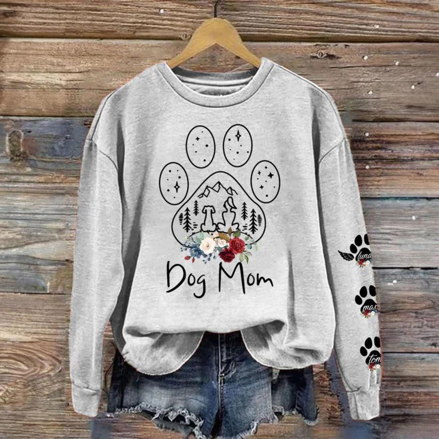 Individuelles Hunde-Mama-Sweatshirt mit Namen auf dem Ärmel, Geschenk für Hundemama - GiftHaus