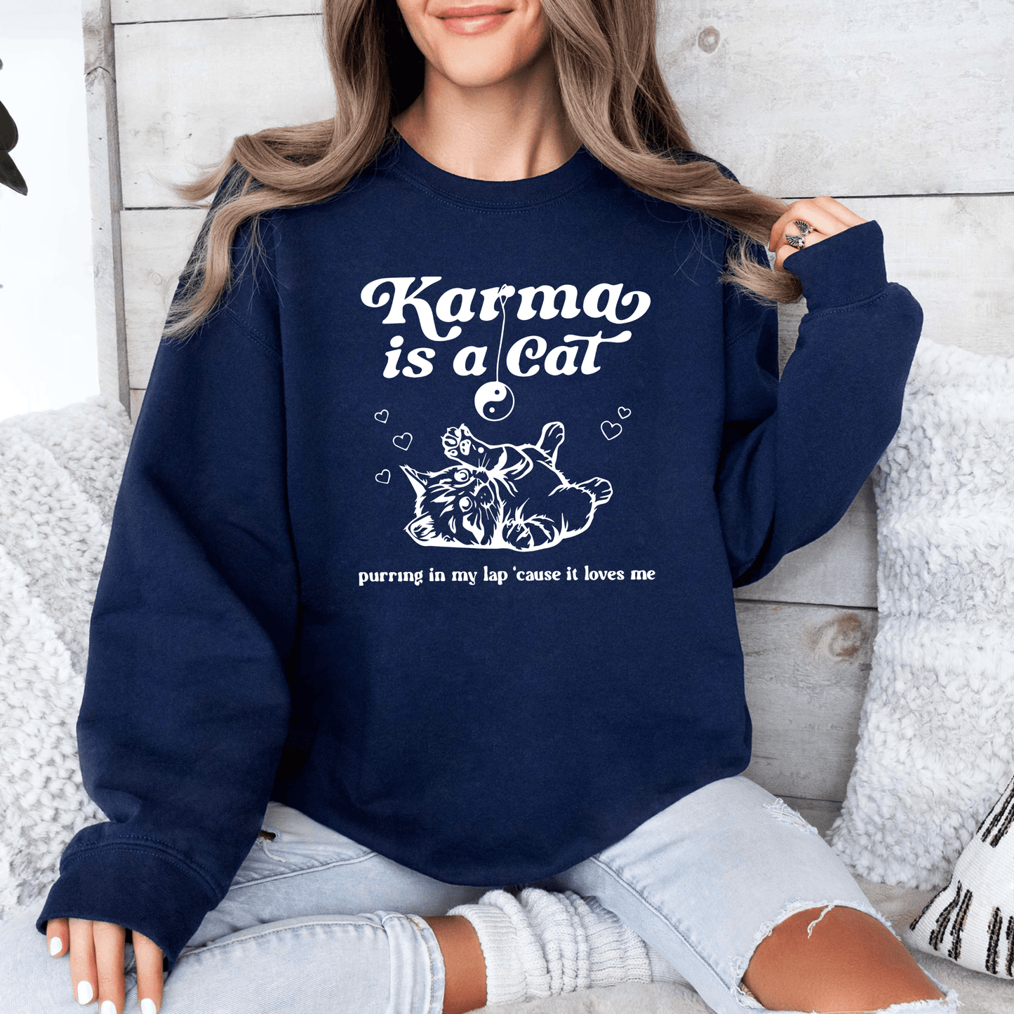 Karma ist eine Katze - Gemütliches Sweatshirt - GiftHaus
