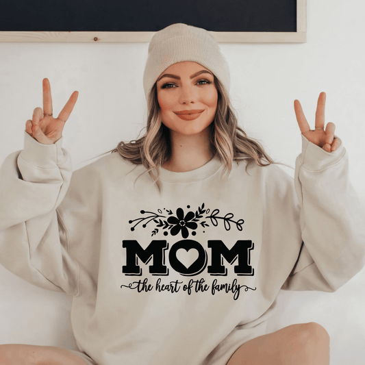 Mama – Das Herz der Familie Sweatshirt - Geschenk zum Muttertag - GiftHaus