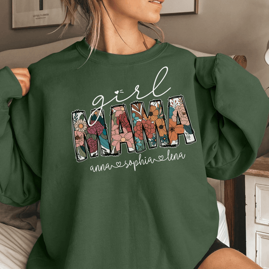 Maßgeschneidertes Mama-Shirt: Floral 'Girl Mama' mit Wunschnamen - GiftHaus