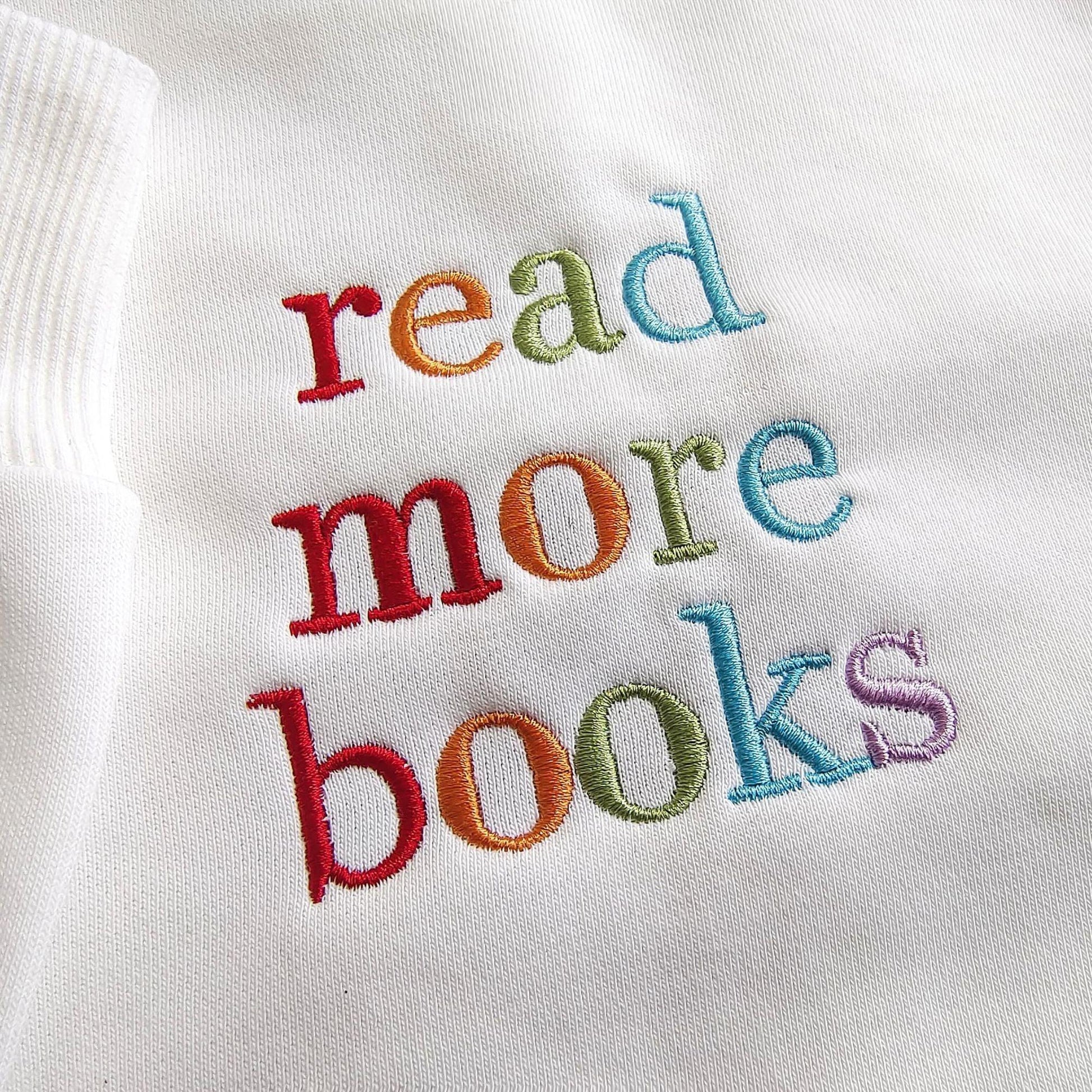 Mehr Bücher lesen Besticktes Sweatshirt - Geschenk für Buchleser - GiftHaus