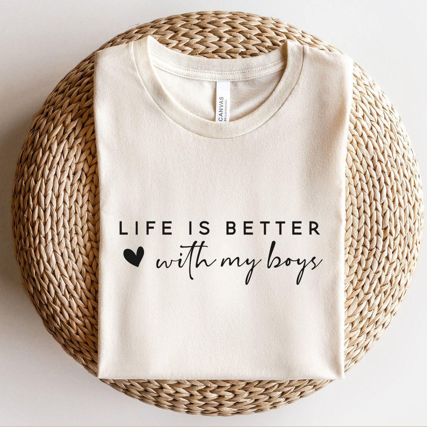 Mit meinen Jungs ist das Leben besser Shirt und Sweatshirt - Mama Geschenk - GiftHaus