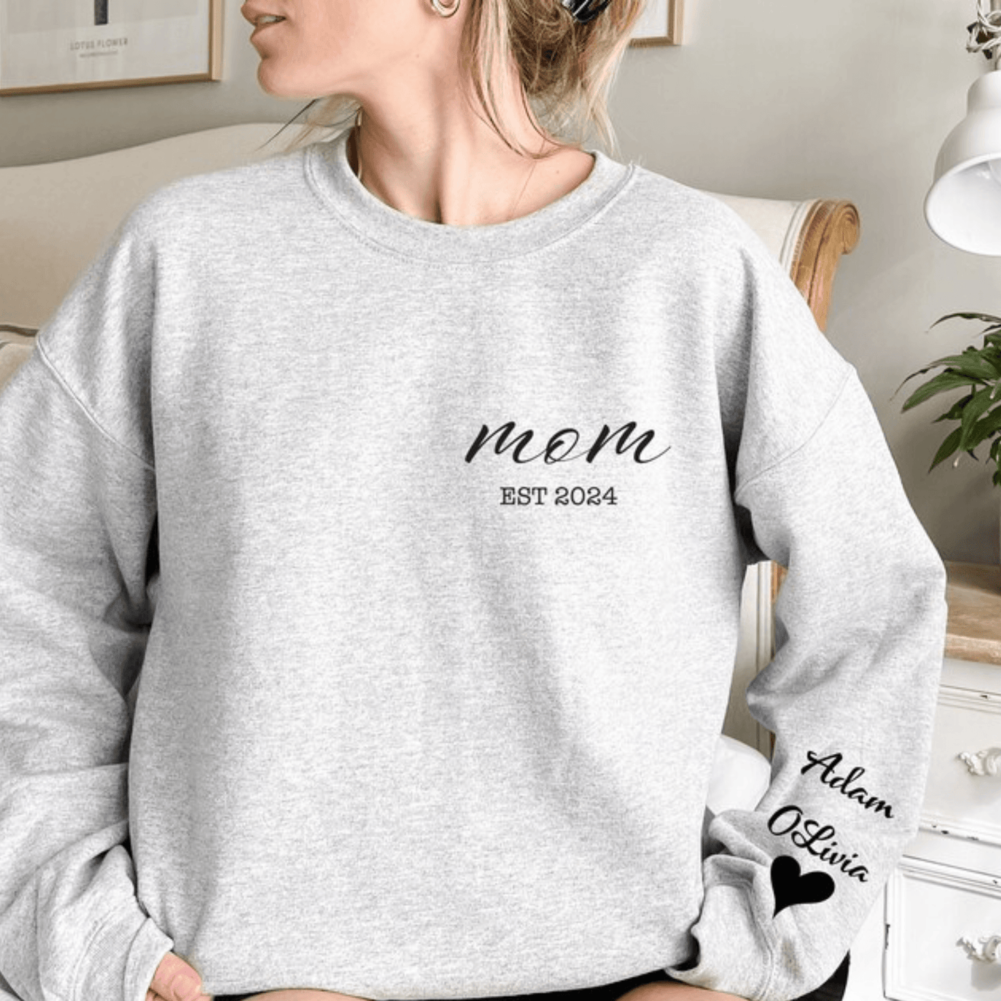 "Mom EST" Personalisiertes Sweatshirt - Geschenk für Mütter - GiftHaus