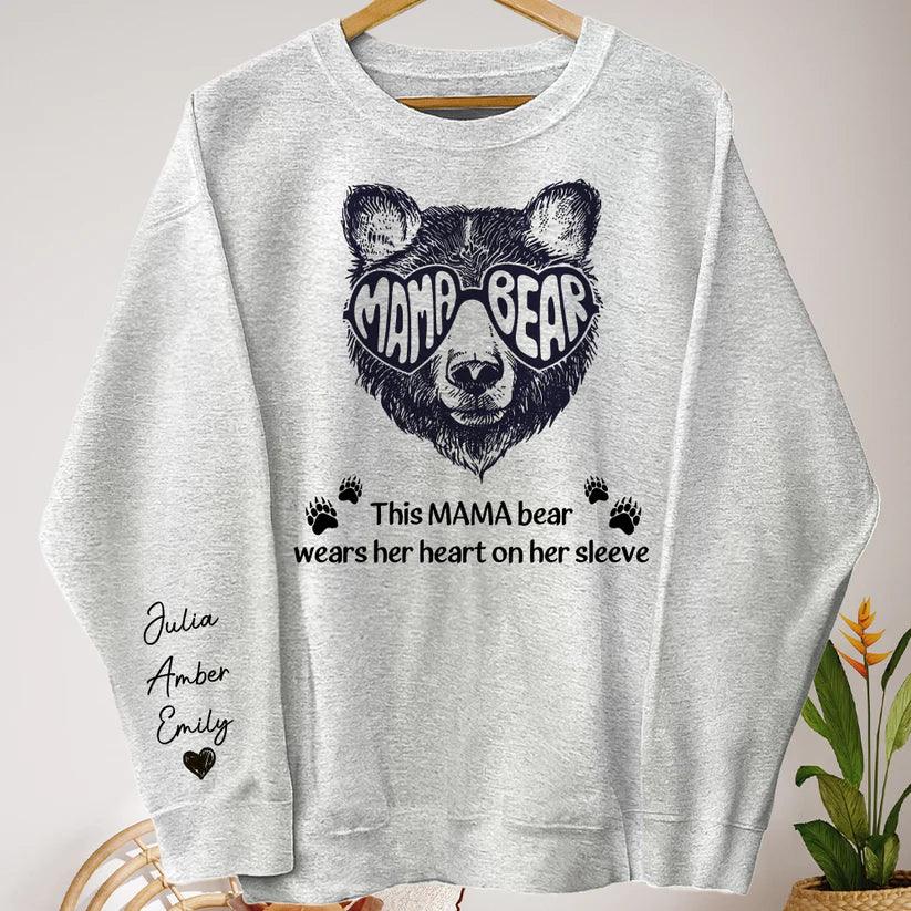 Personalisiert Diese Mama Bär trägt ihr Herz auf der Zunge mit Name Sweatshirt - GiftHaus