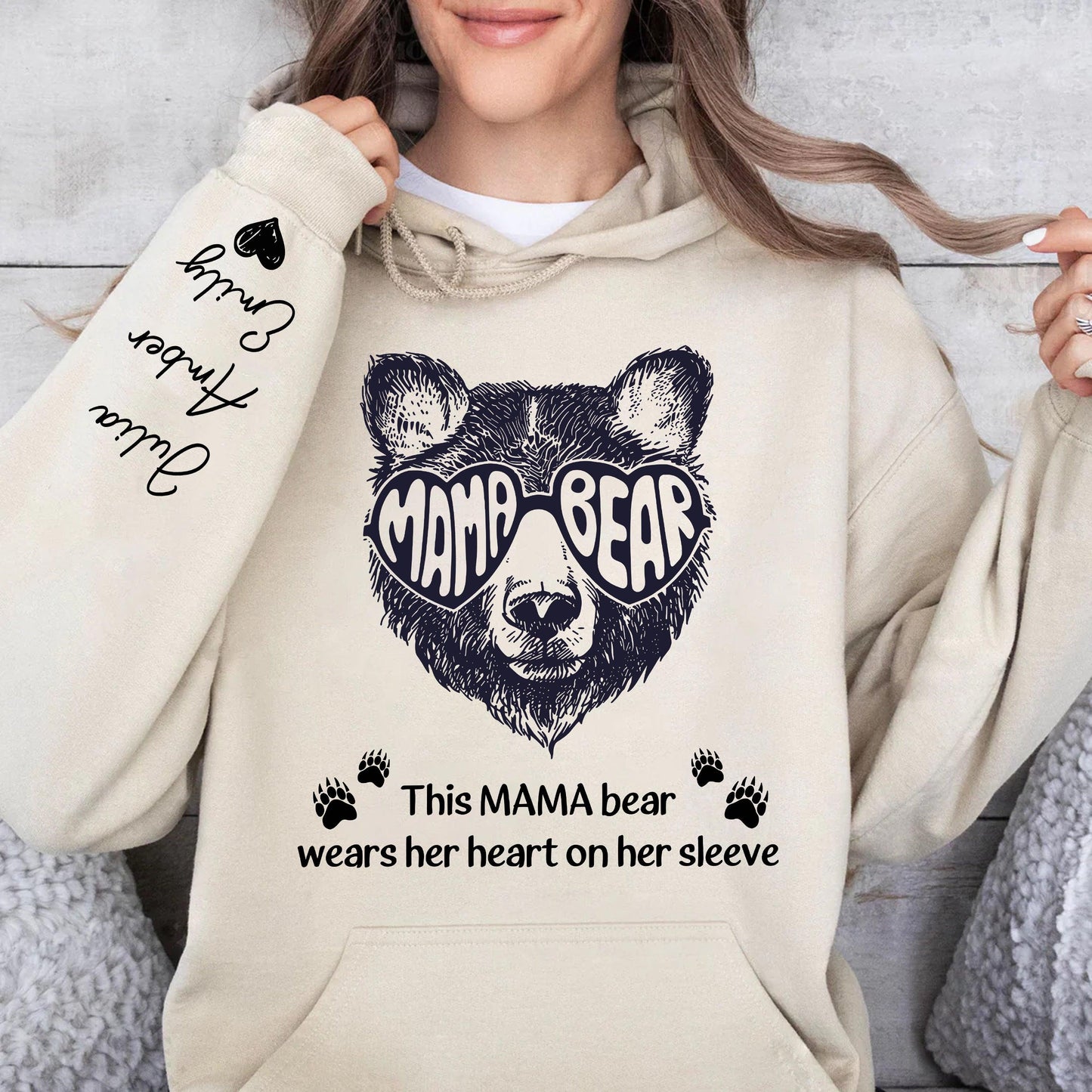 Personalisiert Diese Mama Bär trägt ihr Herz auf der Zunge mit Name Sweatshirt - GiftHaus