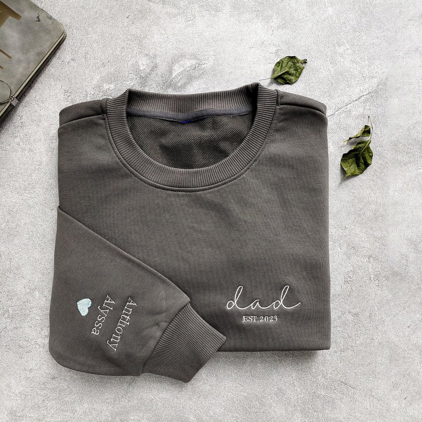 Personalisiertes besticktes Papa-Sweatshirt mit Kindernamen - GiftHaus