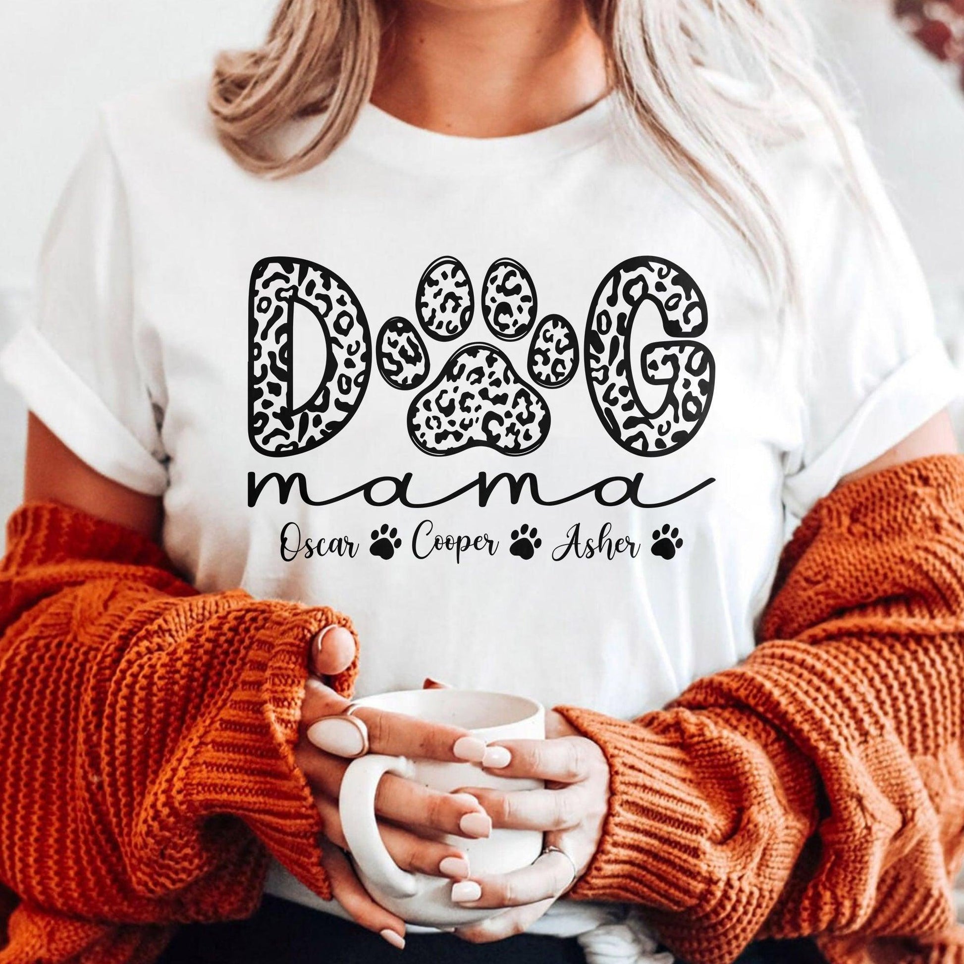 Personalisiertes 'Dog Mama Leopard' Sweatshirt und Shirt mit dem Namen des Hundes - GiftHaus