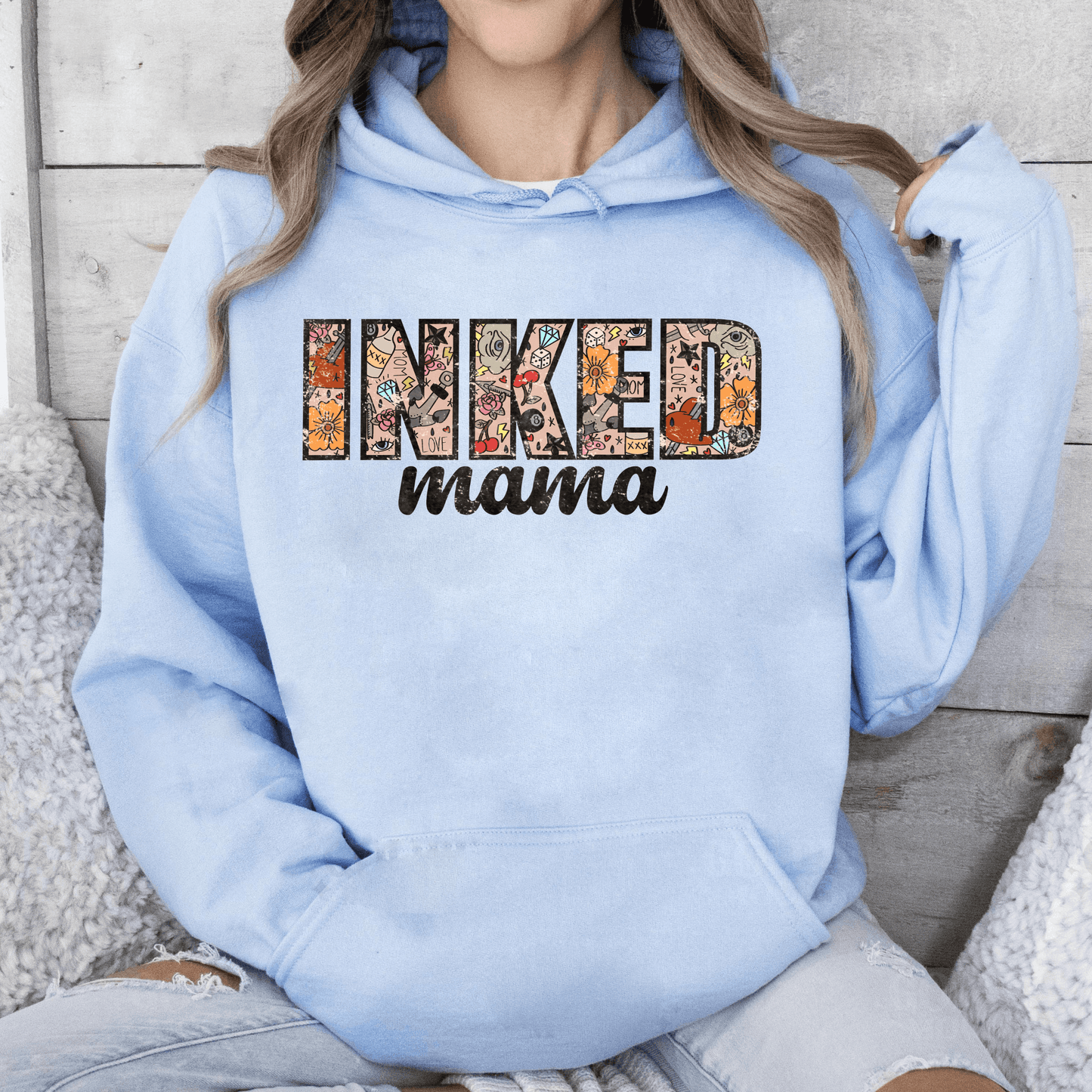 Personalisiertes 'Inked Mama' Sweatshirt - Trendiges Design für Mütter - Freizeitmode mit Charakter - GiftHaus