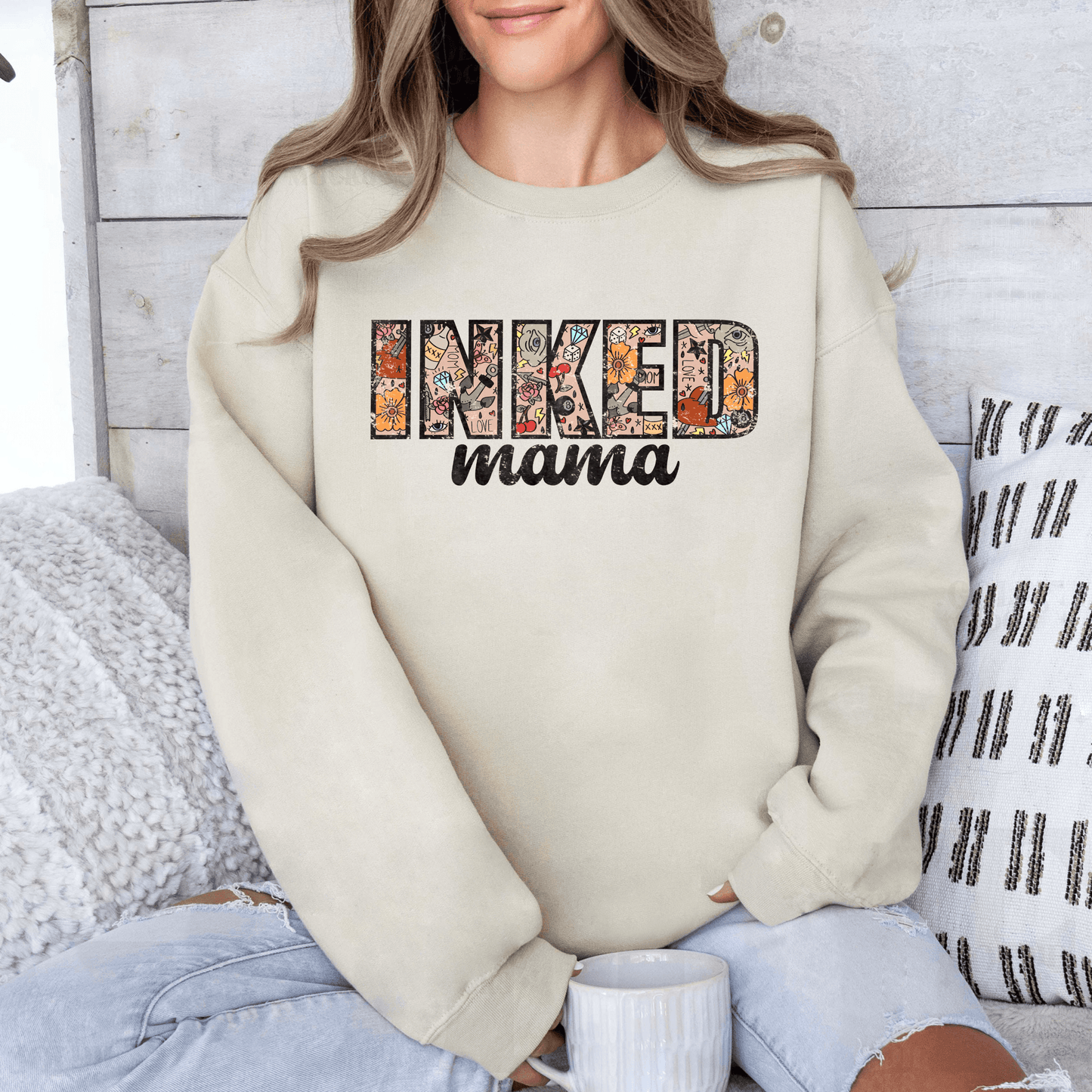 Personalisiertes 'Inked Mama' Sweatshirt - Trendiges Design für Mütter - Freizeitmode mit Charakter - GiftHaus