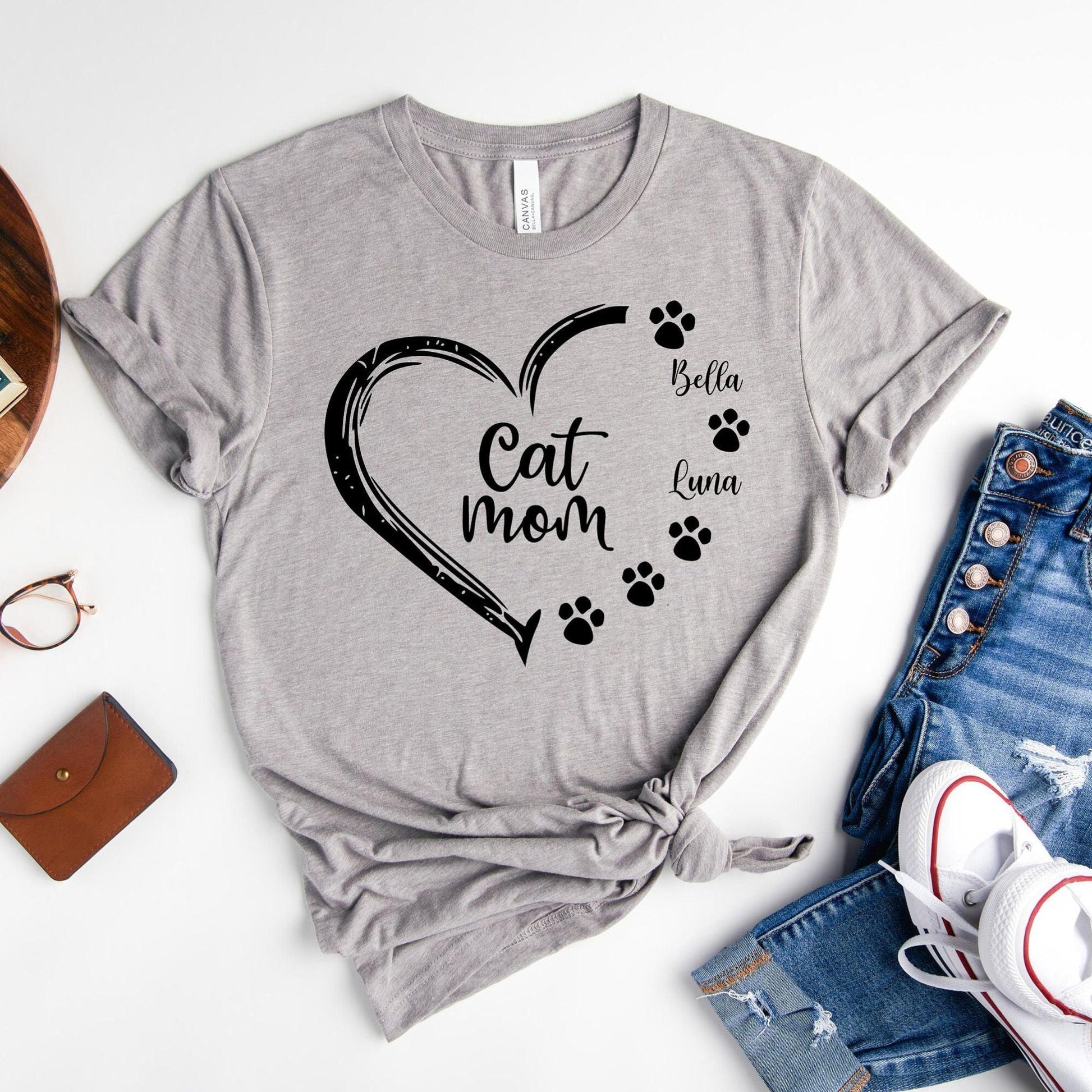 Personalisiertes Katzenmama-Shirt mit Namen - Geschenk für Katzenmama - GiftHaus