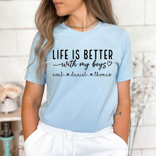 Personalisiertes 'Life is Better With My Boys' mit Namens Sweatshirt und Kapuzenpullover - GiftHaus