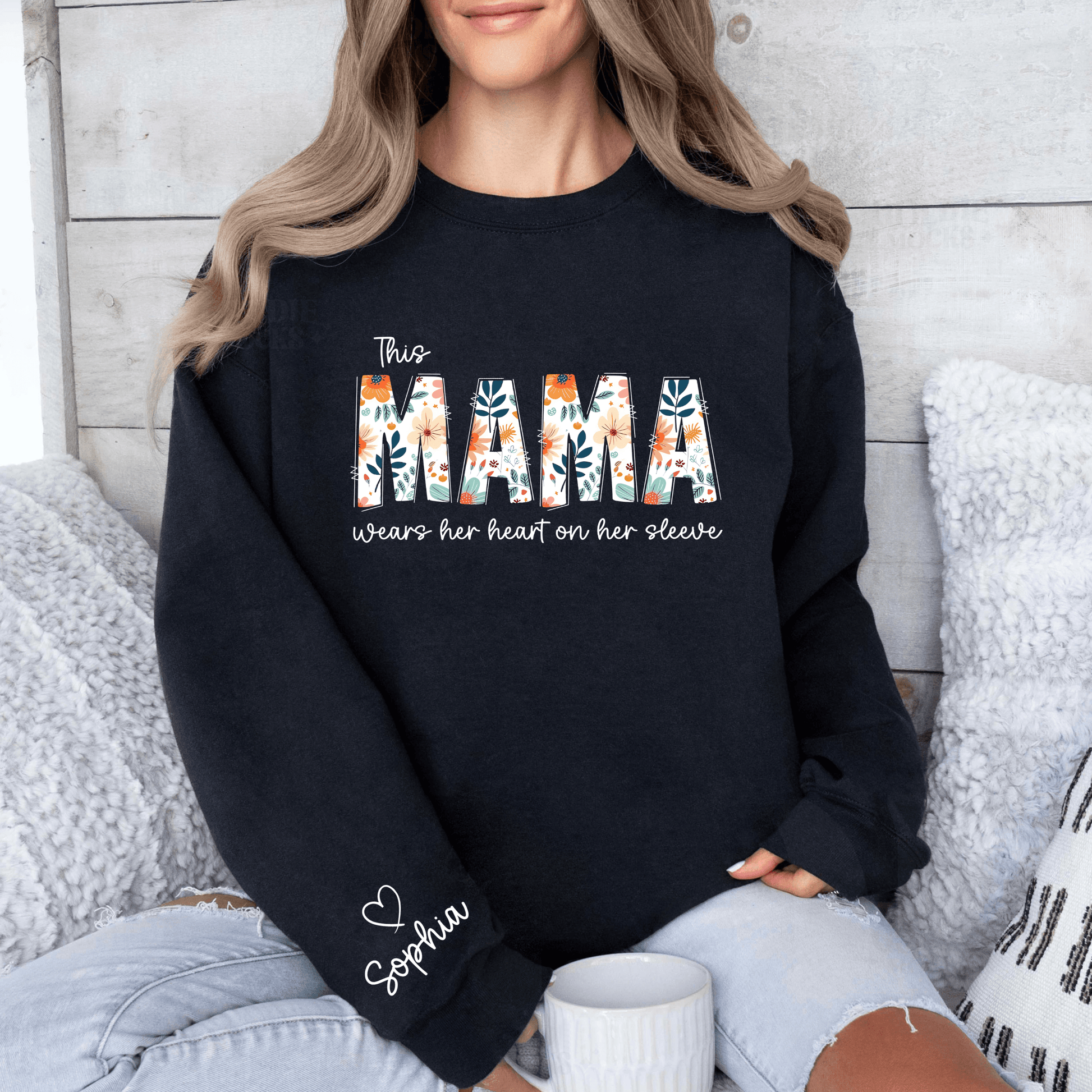 Personalisiertes Mama Hoodie - Herzenswärme im Design - GiftHaus