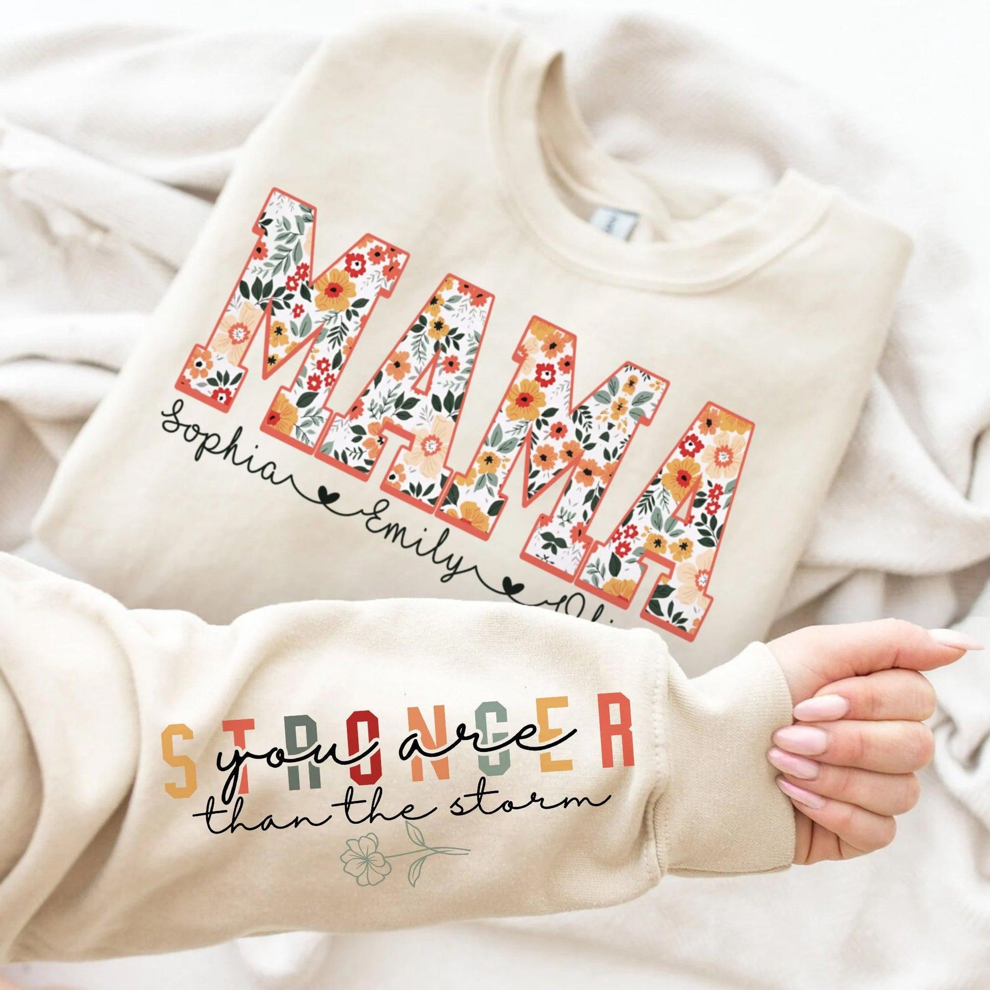 Personalisiertes Mama mit Kindernamen auf dem Ärmel Sweatshirt - Geschenk für Mama - GiftHaus