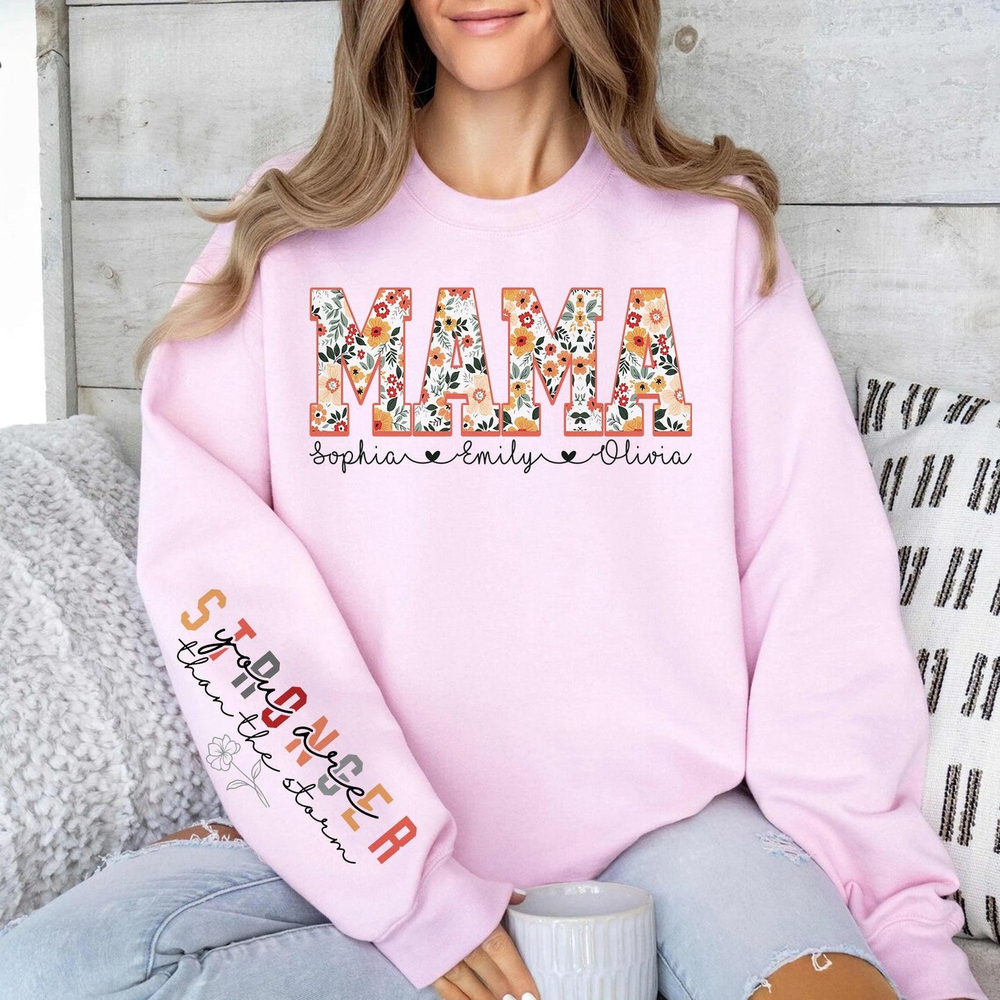 Personalisiertes Mama mit Kindernamen auf dem Ärmel Sweatshirt - Geschenk für Mama - GiftHaus