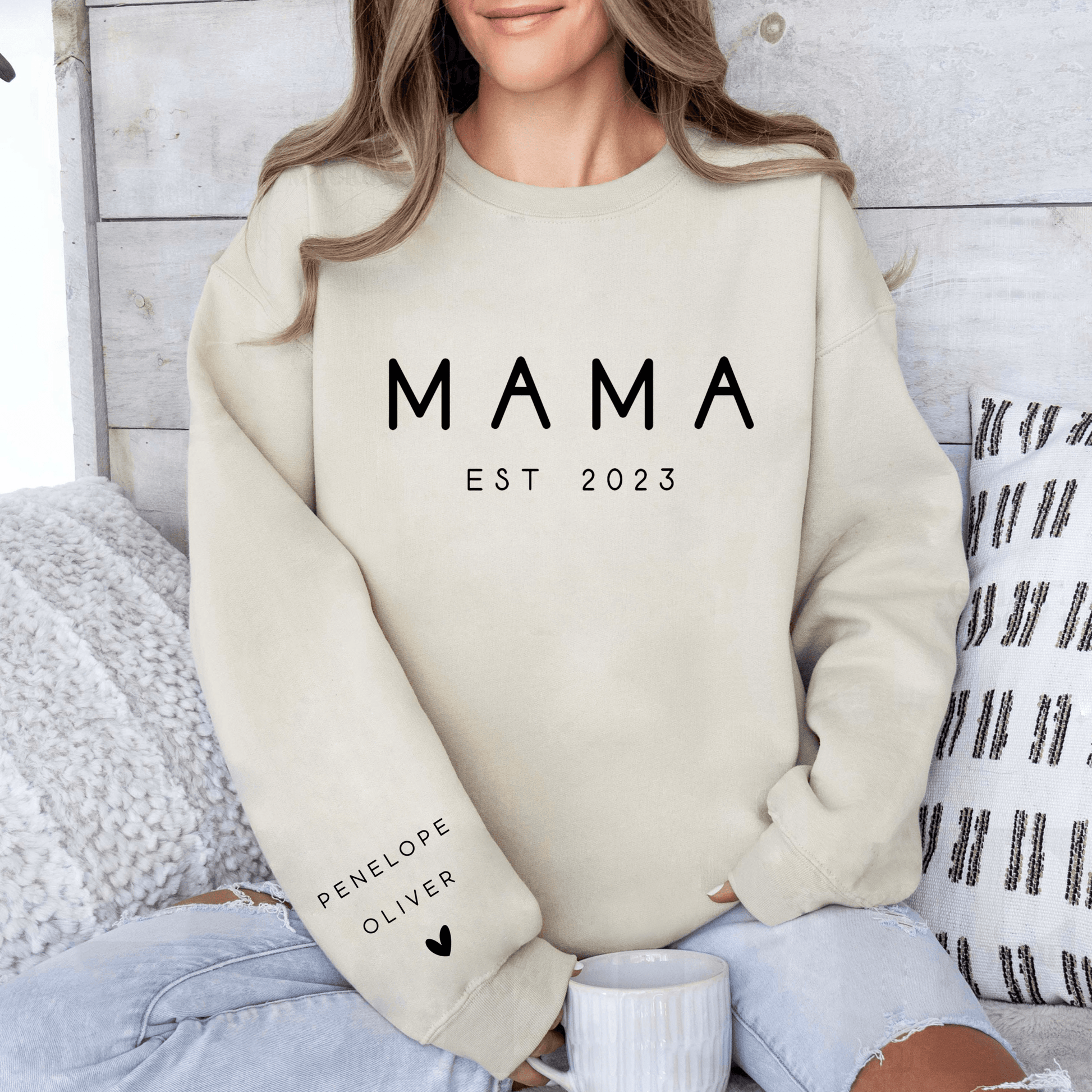 Personalisiertes Mama Sweatshirt mit Jahreszahl und Kindernamen - GiftHaus