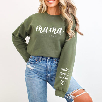 Personalisiertes Mama Sweatshirt mit Kindernamen auf dem Ärmel - Mama Geschenk - GiftHaus