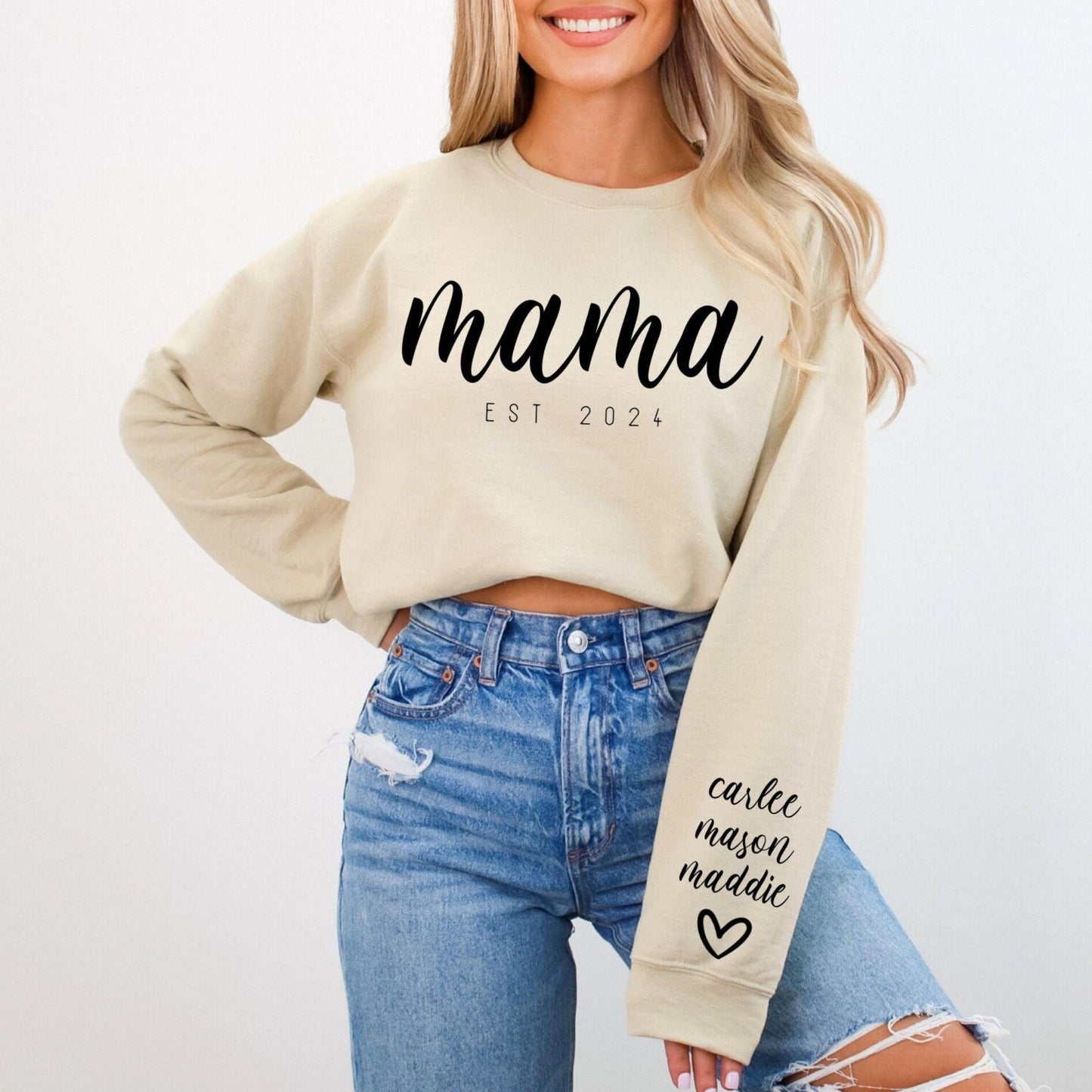 Personalisiertes Mama Sweatshirt mit Kindernamen auf dem Ärmel - Mama Geschenk - GiftHaus