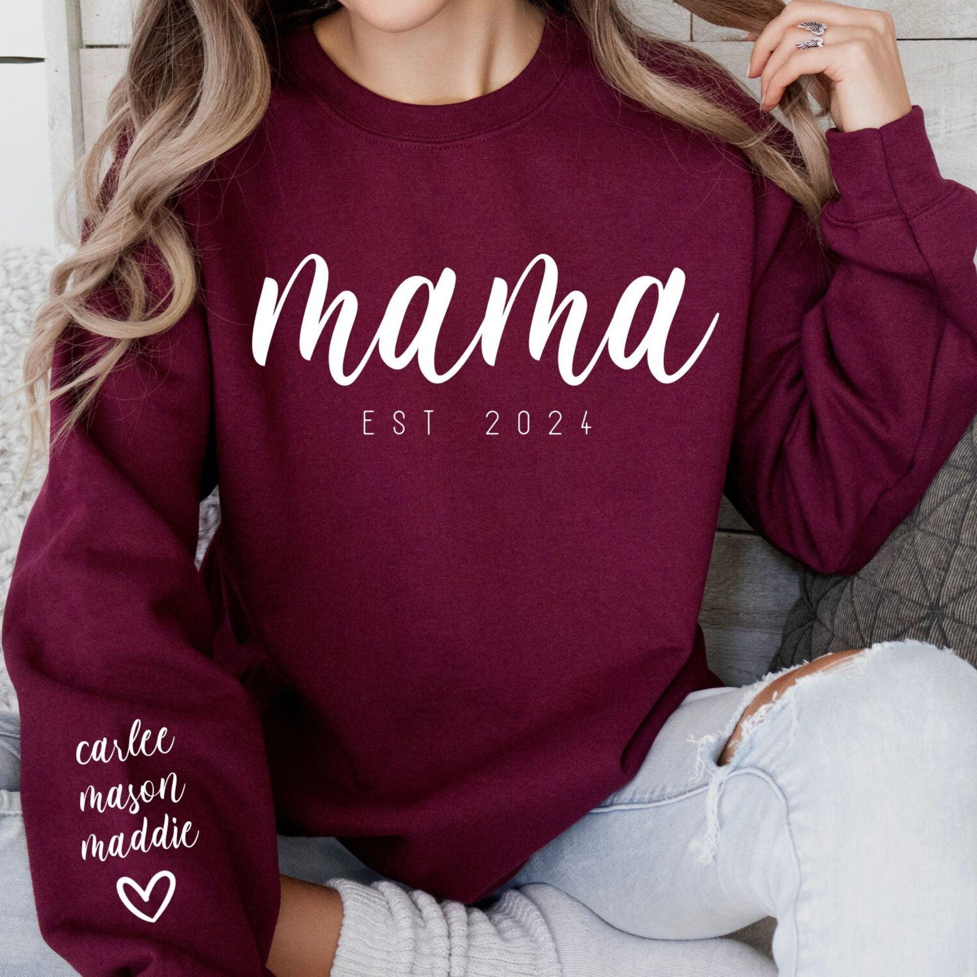 Personalisiertes Mama Sweatshirt mit Kindernamen auf dem Ärmel - Mama Geschenk - GiftHaus