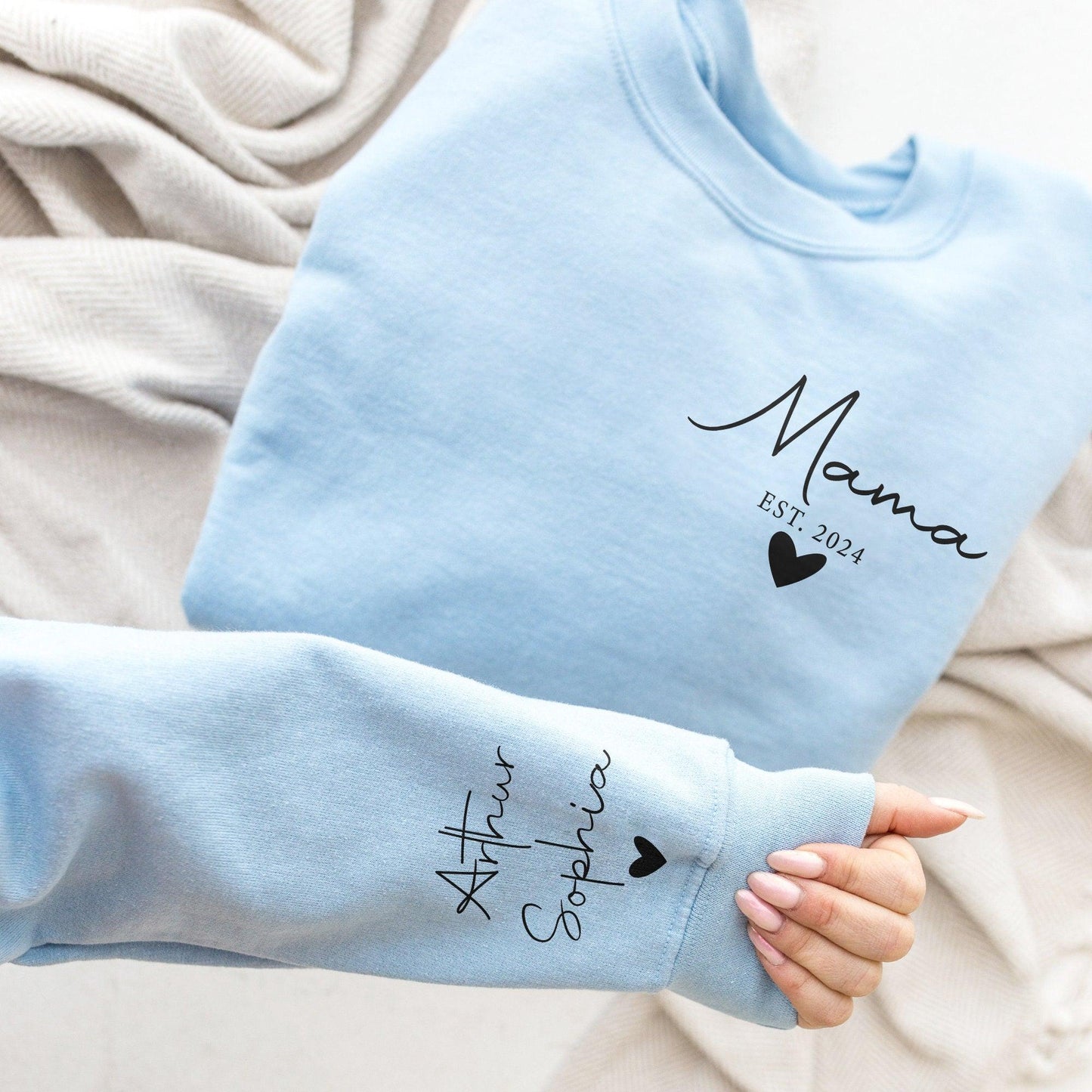 Personalisiertes Mama Sweatshirt mit Namen auf dem Ärmel - GiftHaus