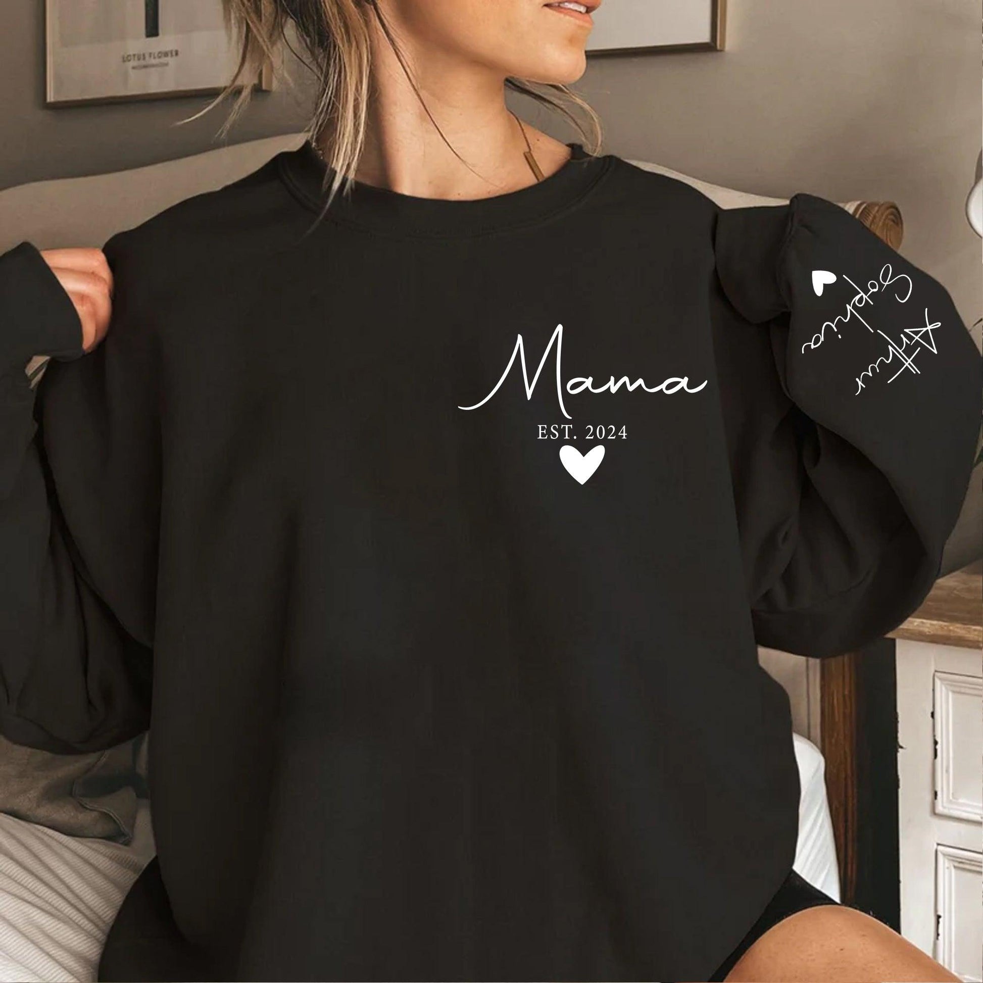 Personalisiertes Mama Sweatshirt mit Namen auf dem Ärmel - GiftHaus