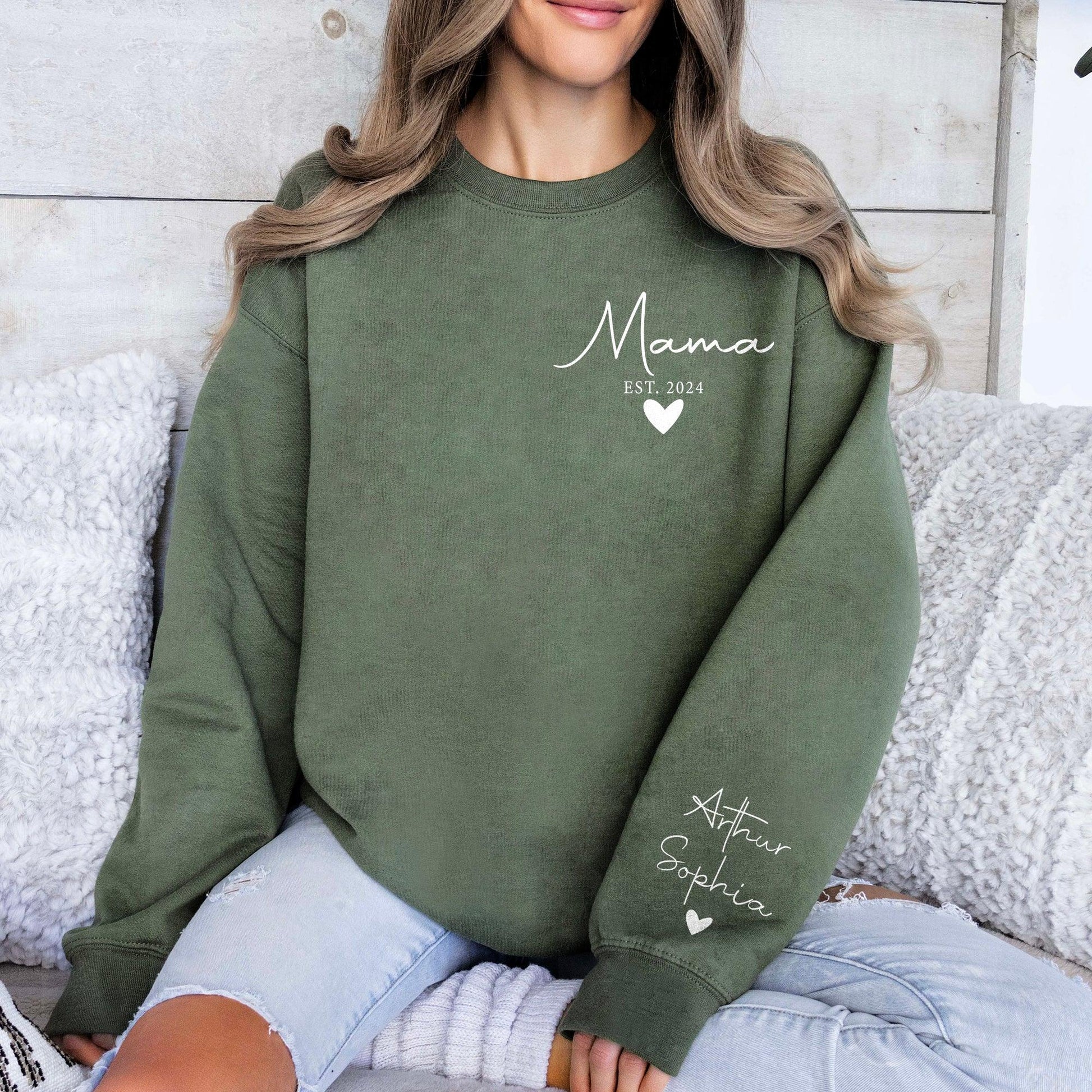 Personalisiertes Mama Sweatshirt mit Namen auf dem Ärmel - GiftHaus