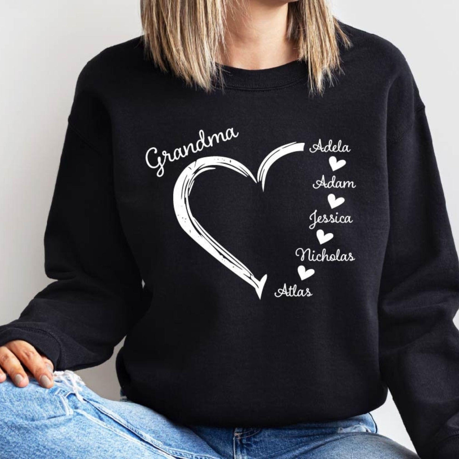Personalisiertes Oma Sweatshirt - Oma Herz mit Enkelkinder Namens Sweatshirt - GiftHaus