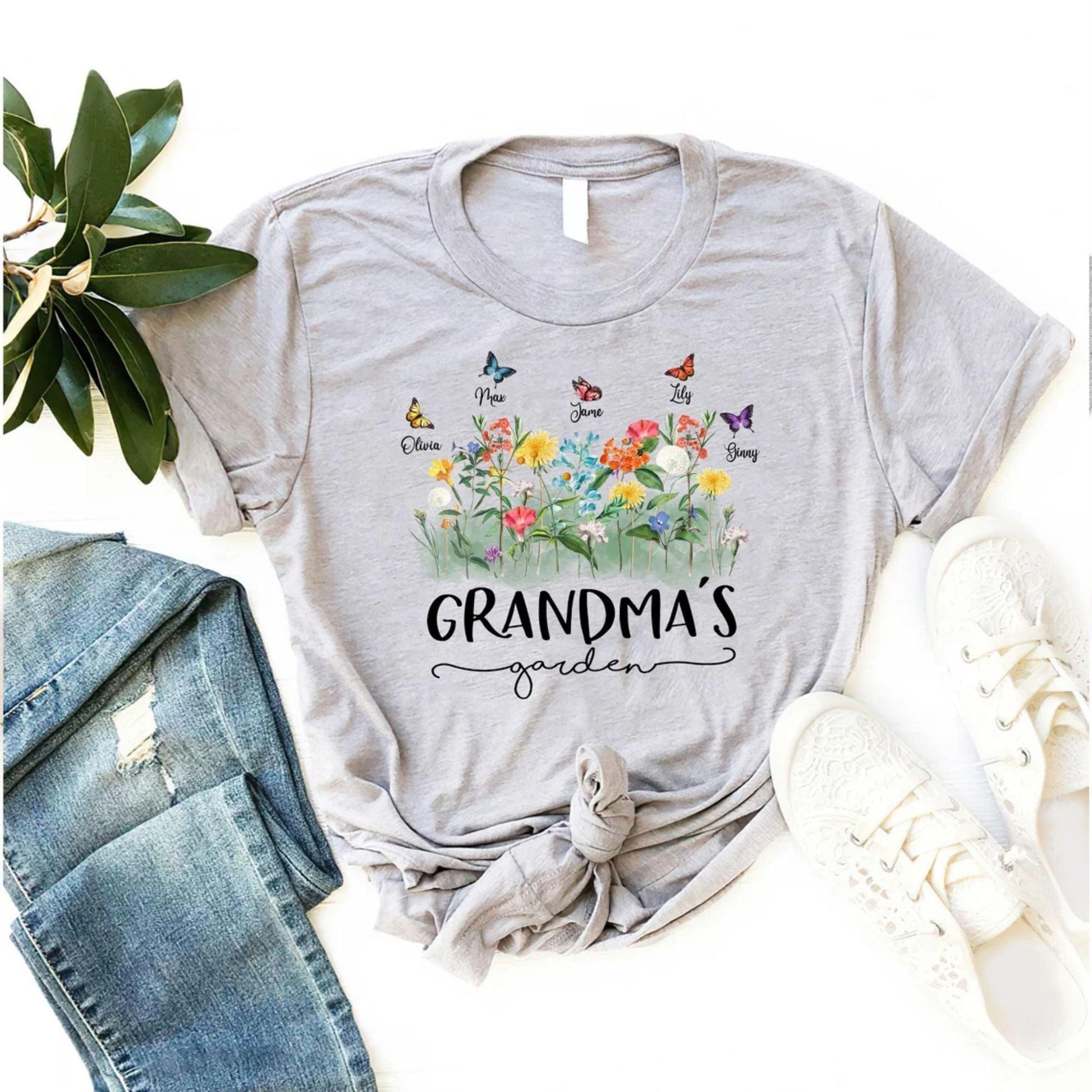 Personalisiertes Omas Garten Geburtsblumen Shirt mit Kindernamen - Omas Geschenk - GiftHaus