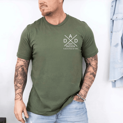 Personalisiertes Papa Shirt mit dem Namen des Kindes und Geburtsjahr - Geschenk für Papa - GiftHaus