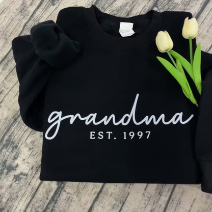 Personalisiertes Oma Shirt mit Kindernamen auf dem Ärmel - Oma Geschenk