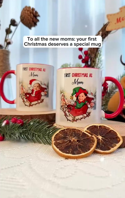 Individuelle Tasse mit Foto: Gesicht auf Santas Schlitten mit "Erstes Weihnachten als Mama" - Personalisierte Foto-Tasse