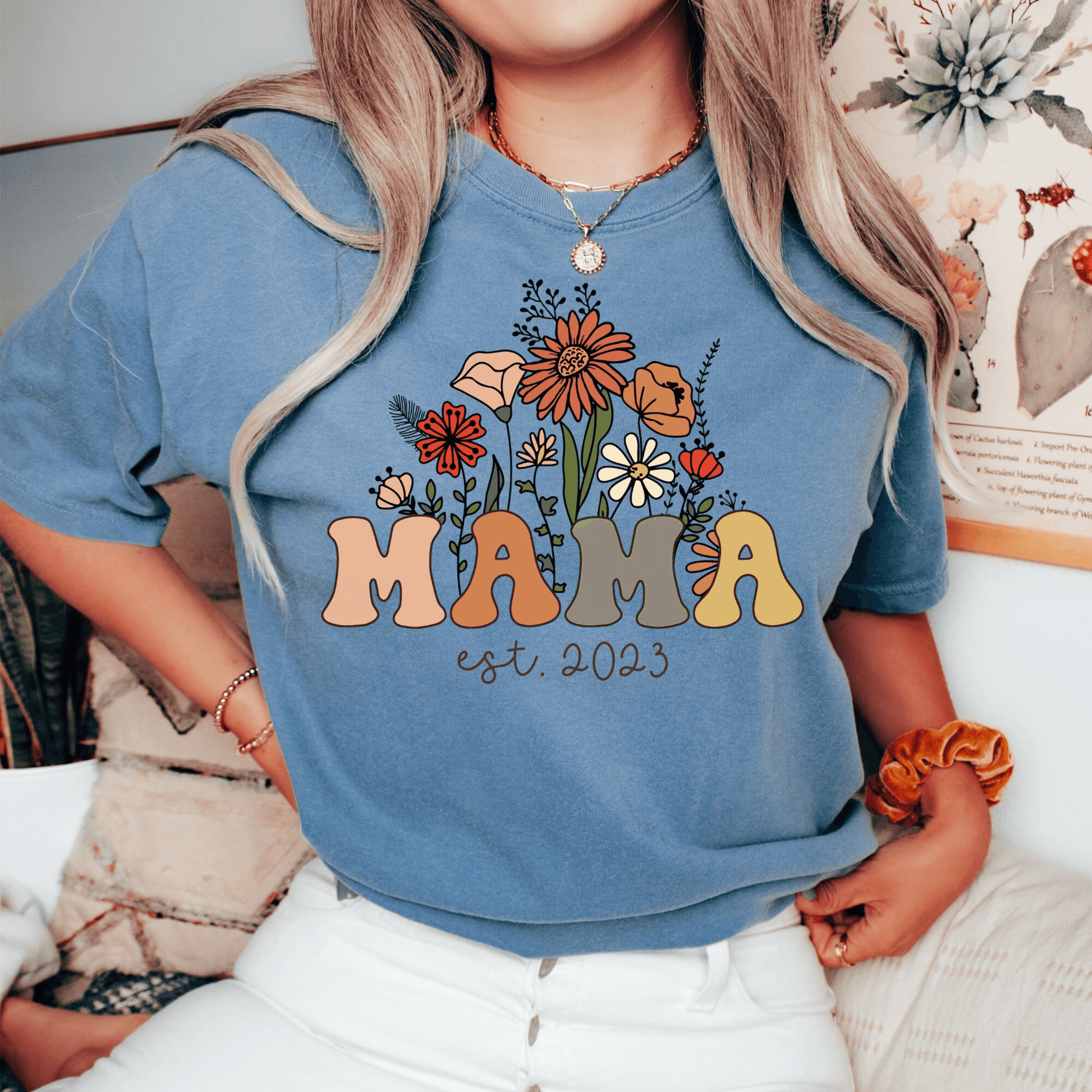 Retro Mama Est Shirt - Customizable Established Year Tee for Moms - GiftHaus