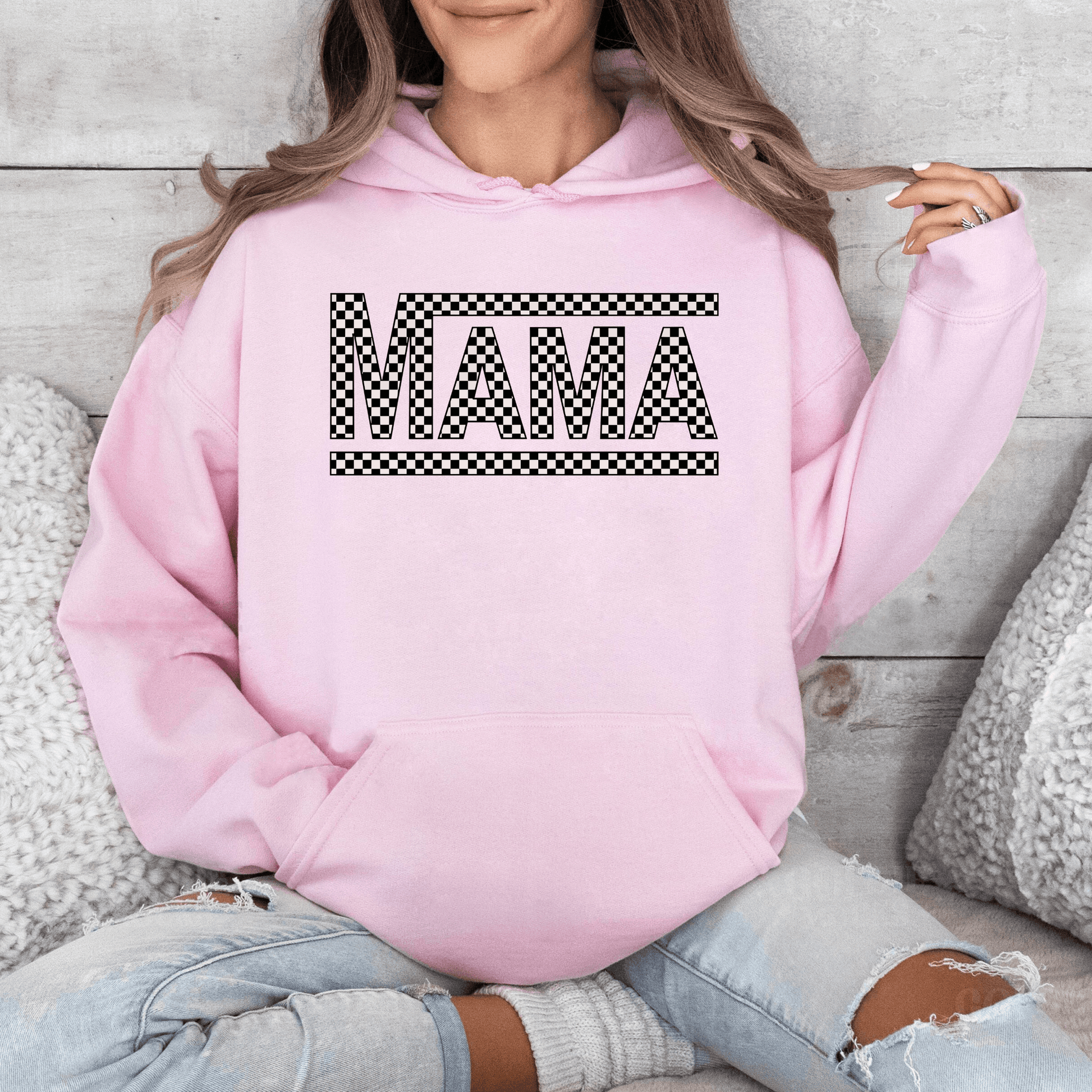 Retro-Schachbrett 'MAMA' Sweatshirt - Bequemes Crewneck für Mütter - Geschenk zum Muttertag - GiftHaus