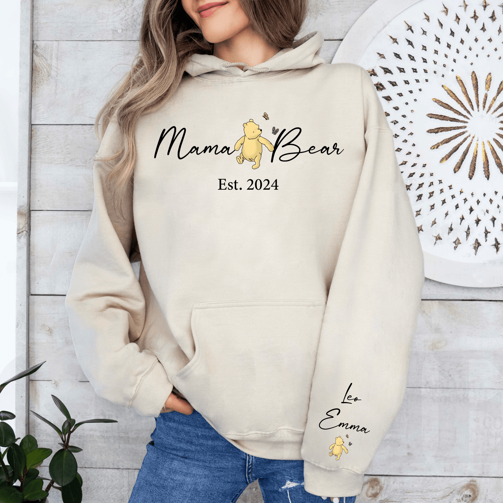 Sweatshirt "Bärenstarke Mama" mit Personalisierung – Gegründet 2024 - GiftHaus