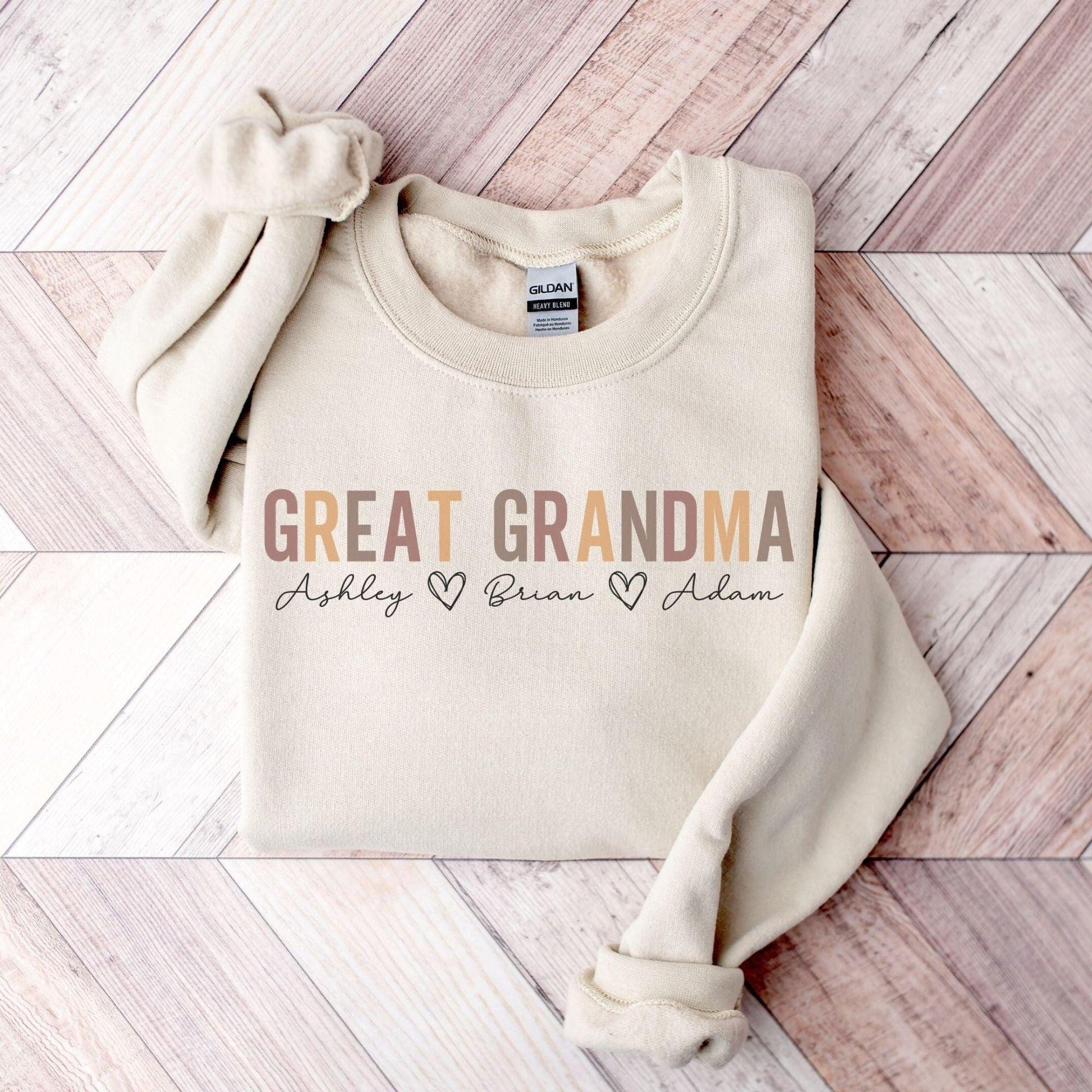Tolles Oma-Sweatshirt mit Namen - Enkelkinder-Namenspullover - GiftHaus