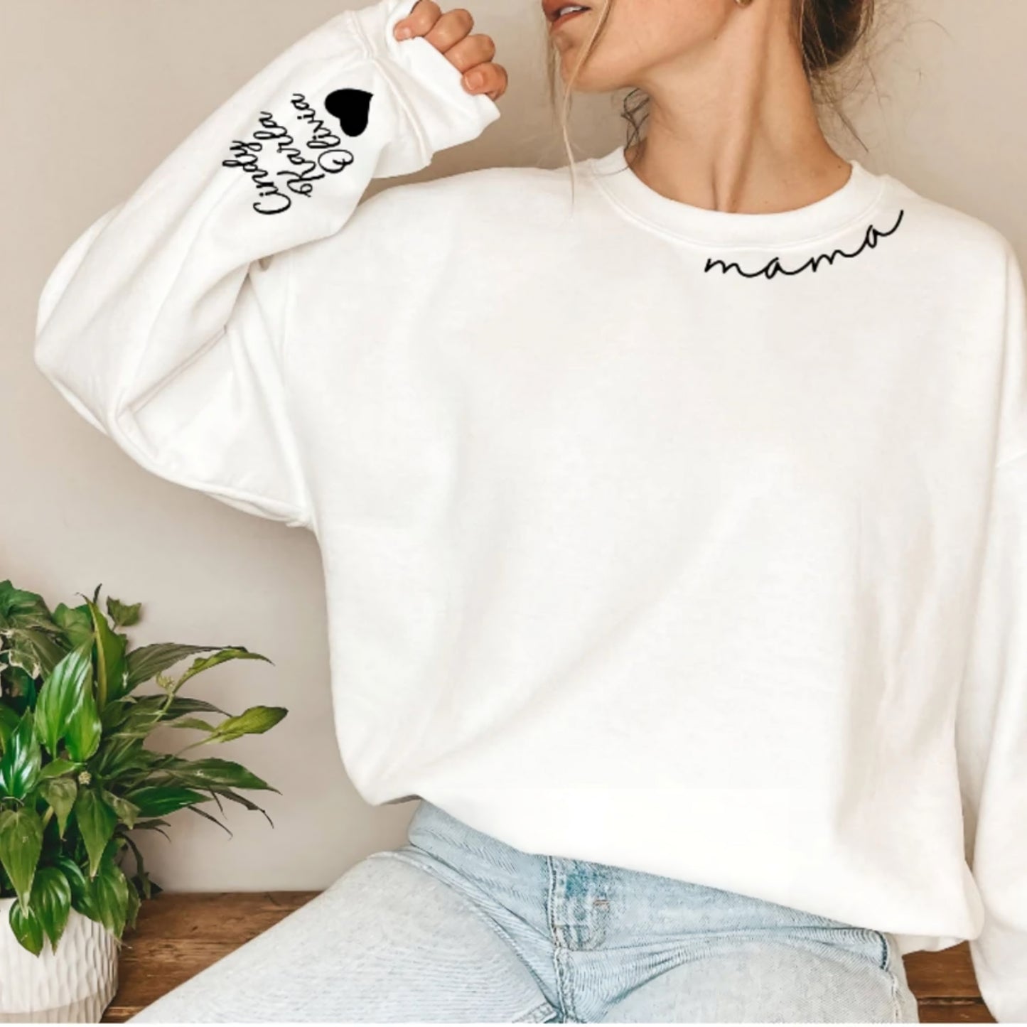 Personalisiertes Mama-Sweatshirt mit dem Namen des Kindes auf dem Ärmel