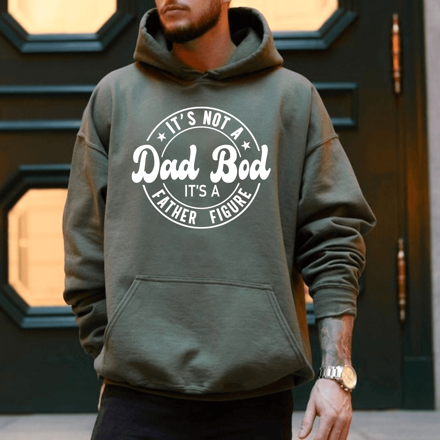 Vaterfigur Statt Dad Bod - Witziges Shirt für Väter - GiftHaus