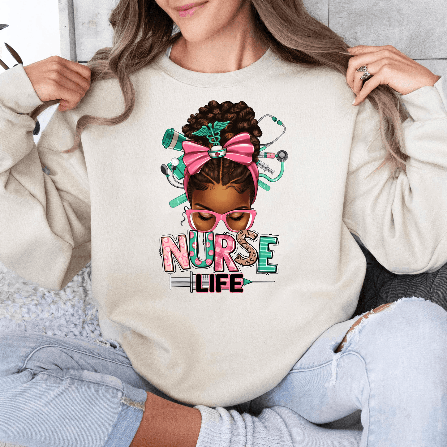 Vielfältige Krankenpflege Sweatshirt - Afro Messy Bun Design - Feiern Sie Diversität - GiftHaus